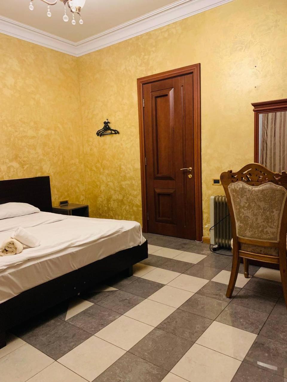 Centre Hotel-Hostel Ереван Экстерьер фото