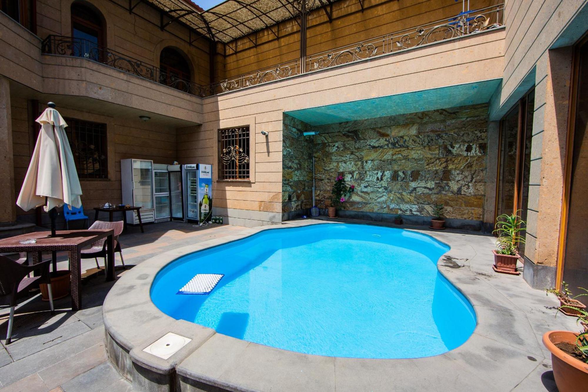 Centre Hotel-Hostel Ереван Экстерьер фото