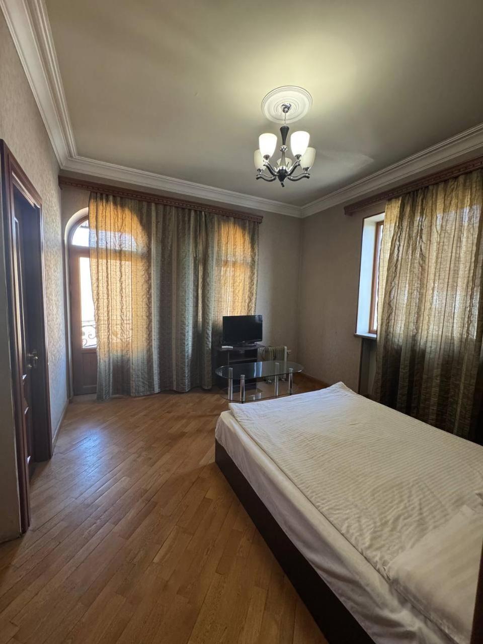 Centre Hotel-Hostel Ереван Экстерьер фото